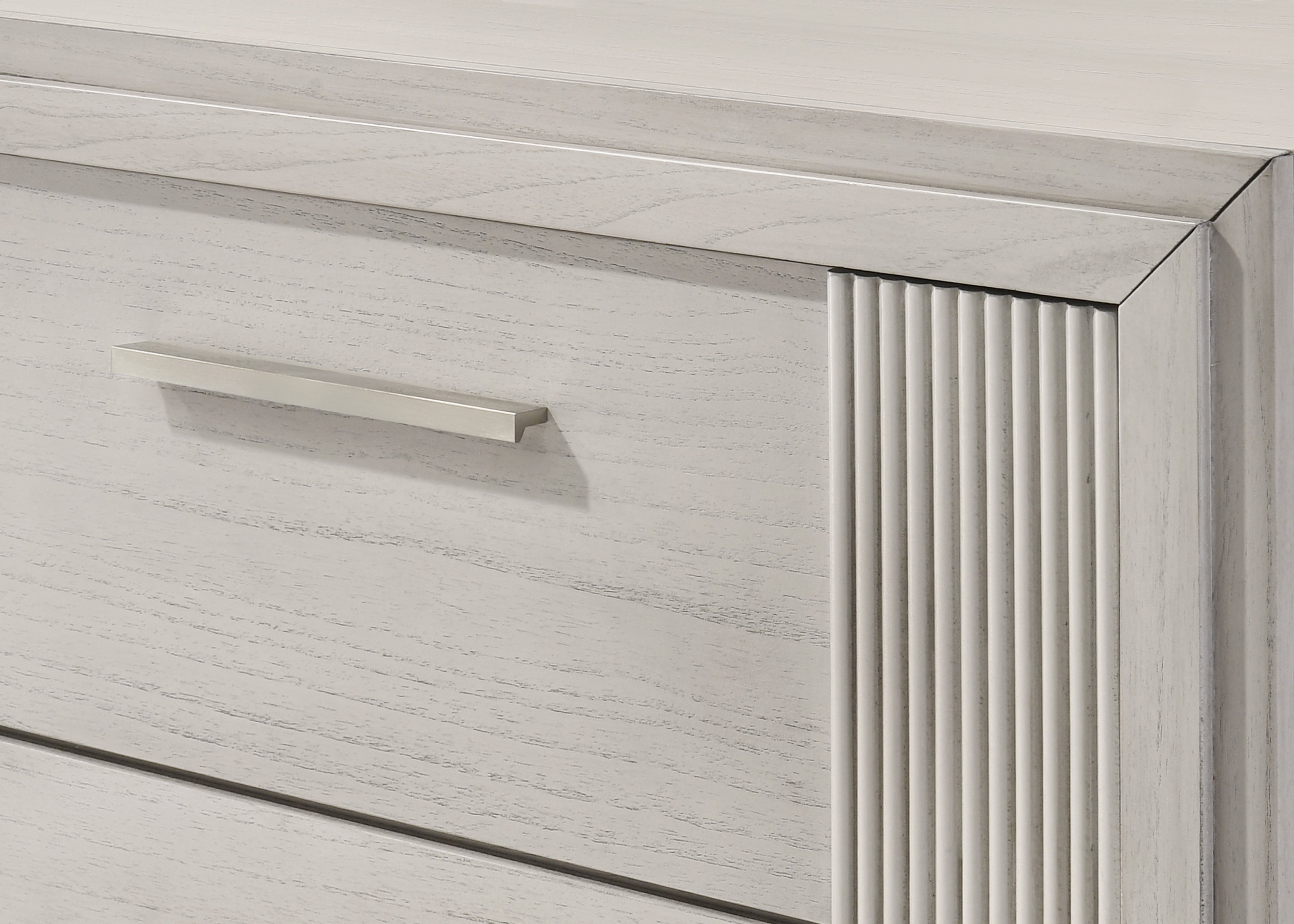 Carlton Chest White Mist