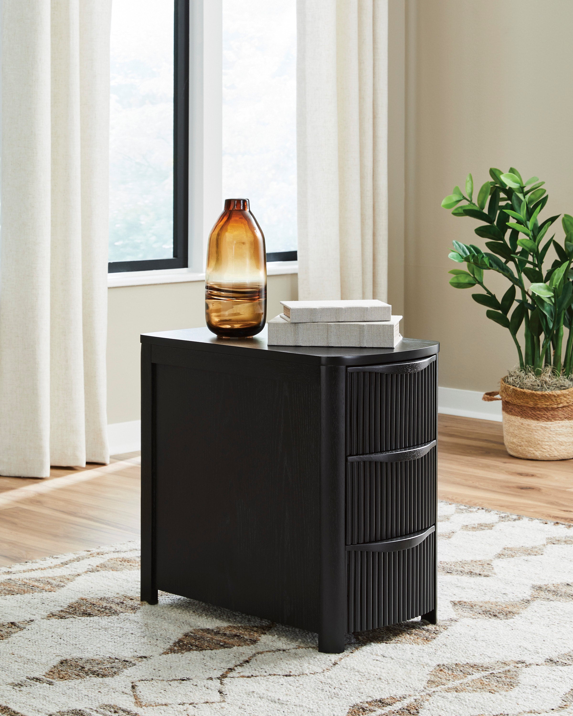 T208-117 - End Table (USB-A / USB-C Ports) **NEW ARRIVAL**