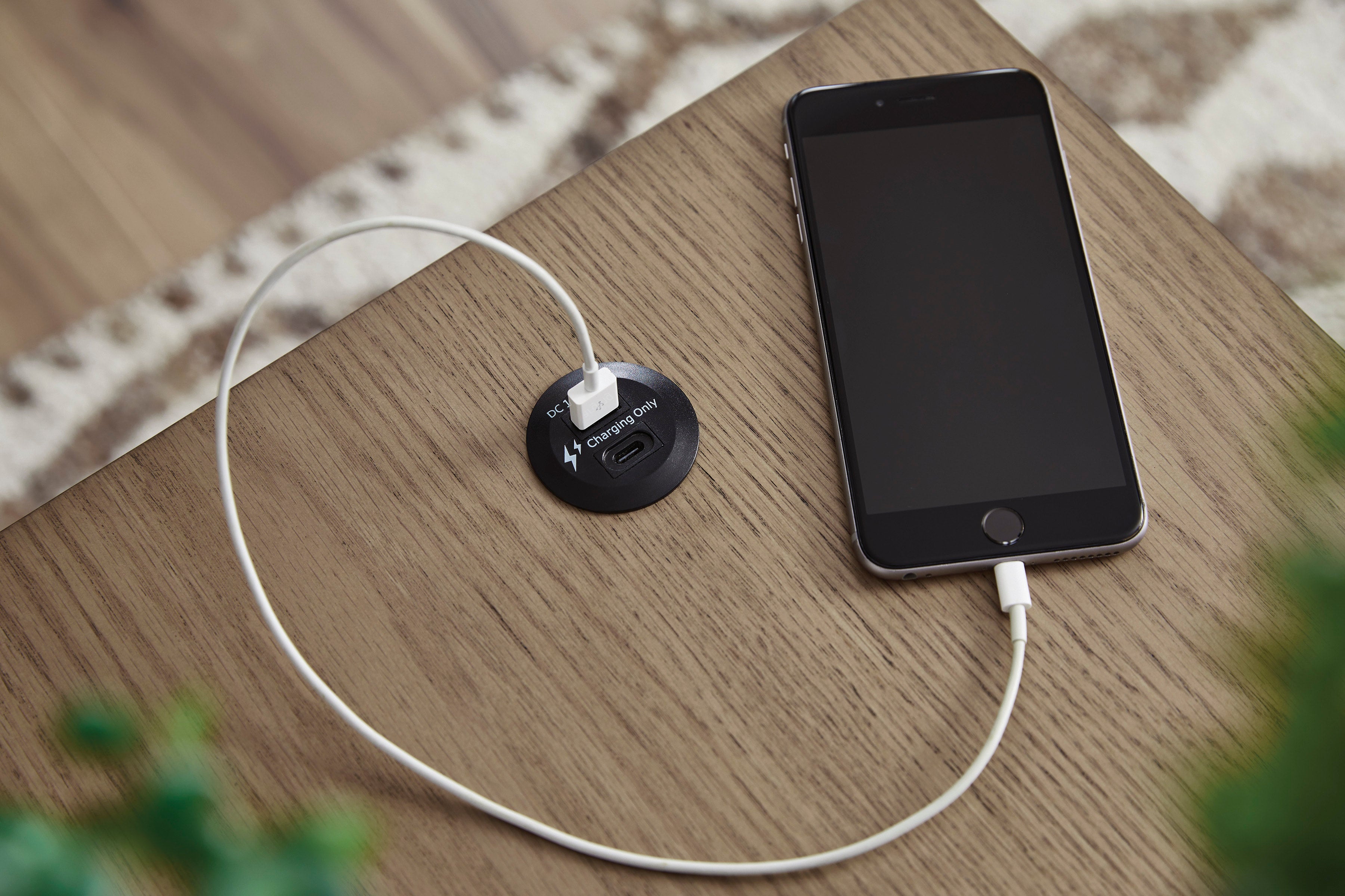 T208-317 - End Table (USB-A / USB-C Ports) **NEW ARRIVAL**